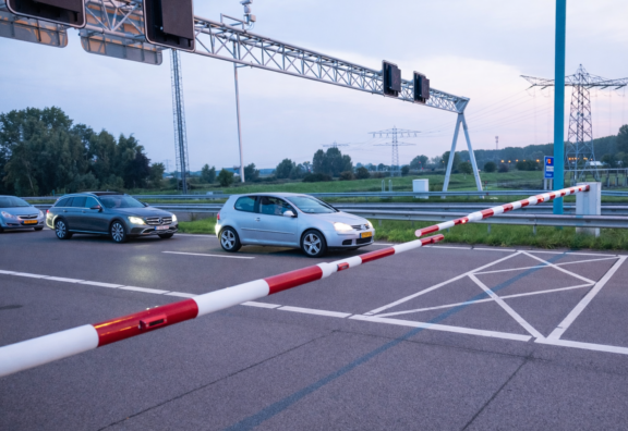 Wachtend voor afgesloten wegverkeer